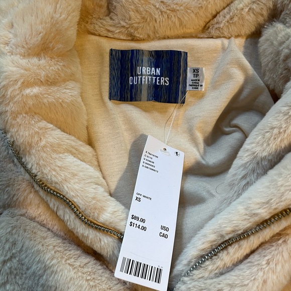 Urban Outfitters cropped faux fur jacket - Picture 3 of 3